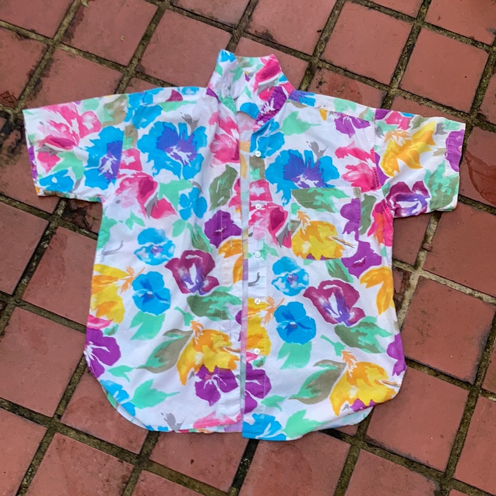 Fun and floral cotton Gitano shirt size medium